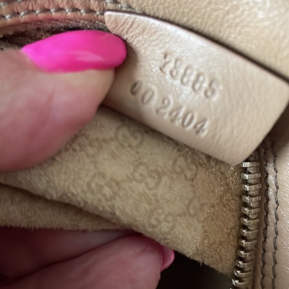 Authentic Gucci Leather Bag. - Picture 10 of 16